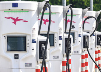 На зарядные станции электромобилей выделят полмиллиарда евро