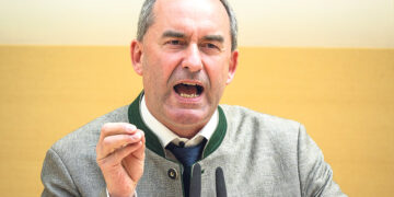 Баварского вице-премьера обвинили в антисемитизме