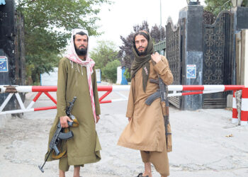 «Талибан» устроил публичное сожжение музыкальных инструментов