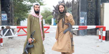 «Талибан» устроил публичное сожжение музыкальных инструментов