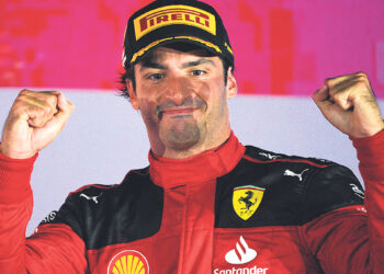 Сайнс притормозил Ферстаппена