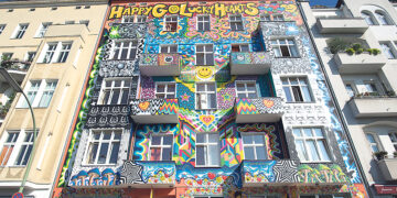 Самый яркий дом Берлина перекрасят в серый цвет. Или нет