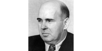 Диверсант, ставший министром госбезопасности ГДР