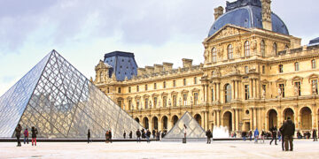 Самые посещаемые музеи мира