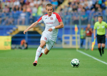 «Кривбасс»  шагает впереди