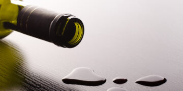 Хочешь быть богатым – убери бутылку со стола