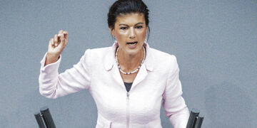 В сердце правых бьют слева