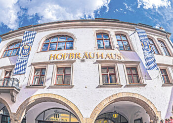 Мюнхенский Hofbräuhaus вошёл в список  «легендарных» ресторанов