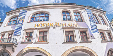 Мюнхенский Hofbräuhaus вошёл в список  «легендарных» ресторанов