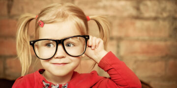 Зачем вы, девочки, очкариков любите?