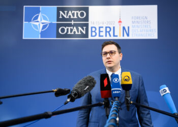 Прага отказалась выступить московской «девушкой по вызову»