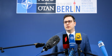 Прага отказалась выступить московской «девушкой по вызову»