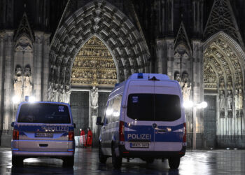 В Кёльнском соборе взрывчатых веществ не обнаружено.