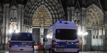В Кёльнском соборе взрывчатых веществ не обнаружено.