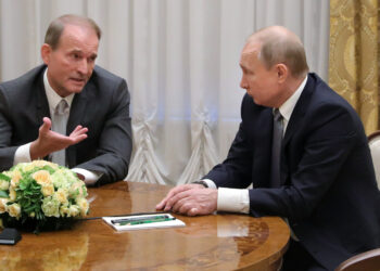 Кум Путина Медведчук начал силовые захваты российских нефтяных компаний