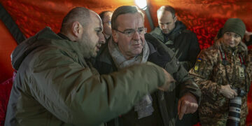 Министр обороны Украины: «Все уехавшие за границу украинцы 25-60 лет получат повестки в армию…»