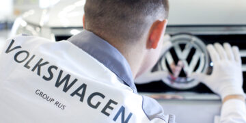 В Калуге на заводе Volkswagen массово увольняют рабочих и распиливают станки