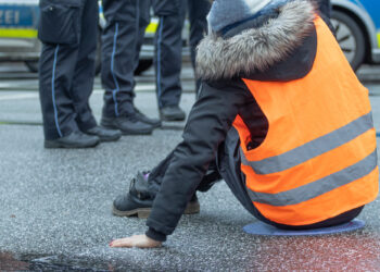 «Последнее поколение» больше не будет клеиться к простым людям