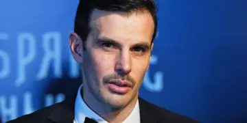 «Как причудливо тасуется колода»…