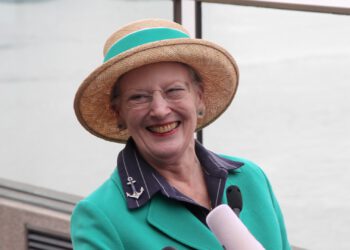 Отрекаются любя…