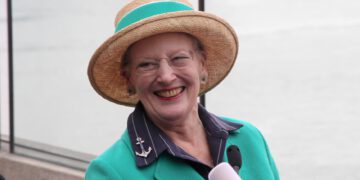 Отрекаются любя…