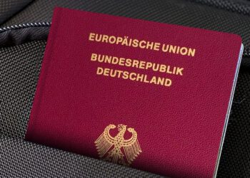 Берлин втрое ускорит выдачу гражданства