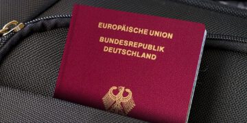 Берлин втрое ускорит выдачу гражданства