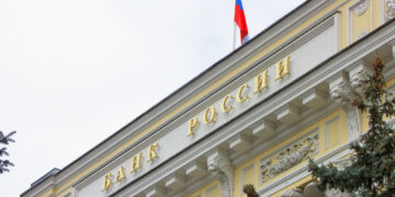 По валютным доходам Россия опустилась в 2002 год