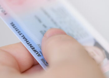 2035 россиян получили вид на жительство в Германии по «гуманитарным визам» за 2 года войны