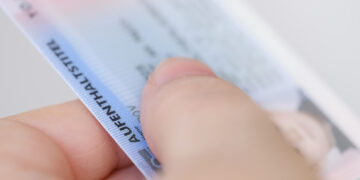 2035 россиян получили вид на жительство в Германии по «гуманитарным визам» за 2 года войны