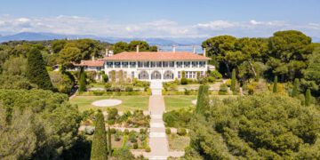 Замок Березовского ушел в WhatsApp