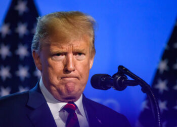 Трамп начал испытывать острую нехватку живых денег