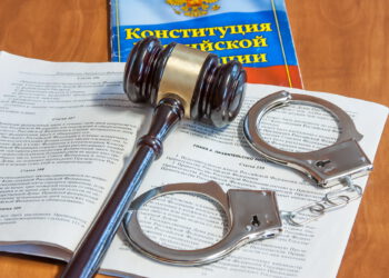 «Как подкову, кует за указом указ: Кому в пах, кому в лоб, кому в бровь, кому в глаз…»