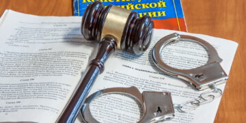 «Как подкову, кует за указом указ: Кому в пах, кому в лоб, кому в бровь, кому в глаз…»