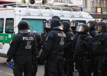 Как террористка из прошлого обвела вокруг унитаза группу захвата из настоящего