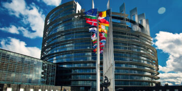 Европарламент почти единогласно признал президентские выборы в России нелегитимными