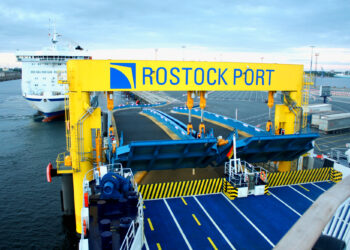 В Ростоке задержали российское судно, перевозившее дерево и уран. Угадайте, по какой причине?