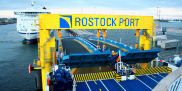 В Ростоке задержали российское судно, перевозившее дерево и уран. Угадайте, по какой причине?