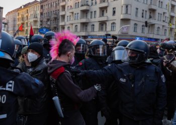 1 мая прошел в Берлине в «буйной, но мирной атмосфере»