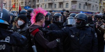 1 мая прошел в Берлине в «буйной, но мирной атмосфере»