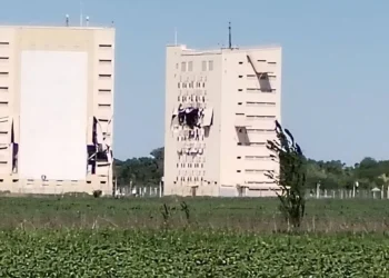 Киев выкалывает «атомные глаза» Кремля