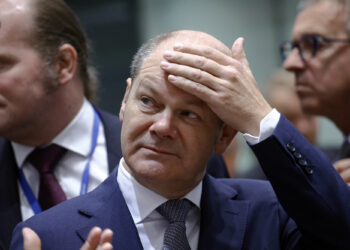 Канцлер требует «зон, свободных от холодного оружия»