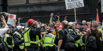 Погромы в Британии: