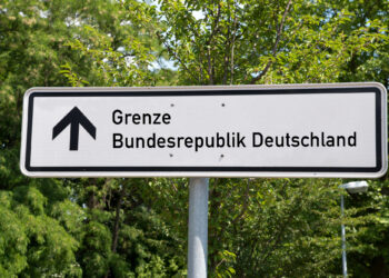 Германия вновь обретает сухопутные границы