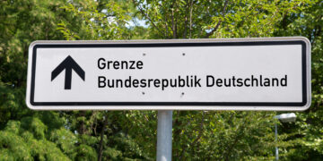 Германия вновь обретает сухопутные границы