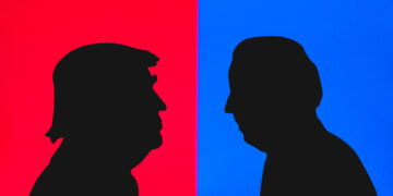 БАЙДЕН РВЕТ ПОДМЕТКИ С ПАРАДНЫХ САПОГ ТРАМПА