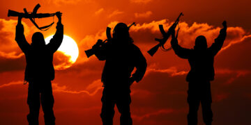 ЧУМА ДУШИТ ХОЛЕРУ