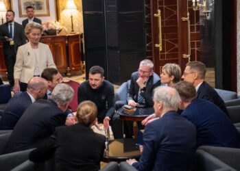 ЕВРОПА СОБРАЛАСЬ  «ПОЖИТЬ ОТДЕЛЬНО»