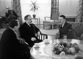 СПАСИТЕЛЬНАЯ БОМБАРДИРОВКА