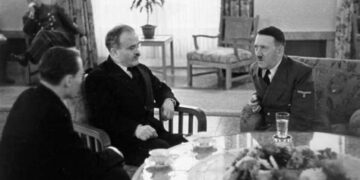 СПАСИТЕЛЬНАЯ БОМБАРДИРОВКА